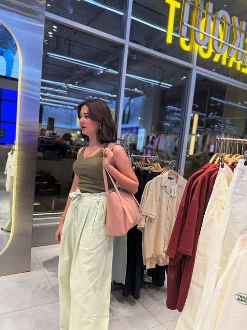 Hania Aamir's Lookalike