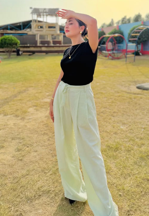 Bushra Memon's Stunning Looks