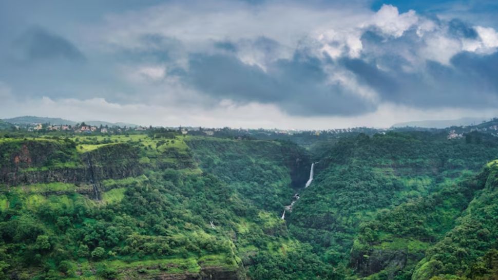 Chikmagalur – Karnataka: Coffee Plantations and Scenic Views