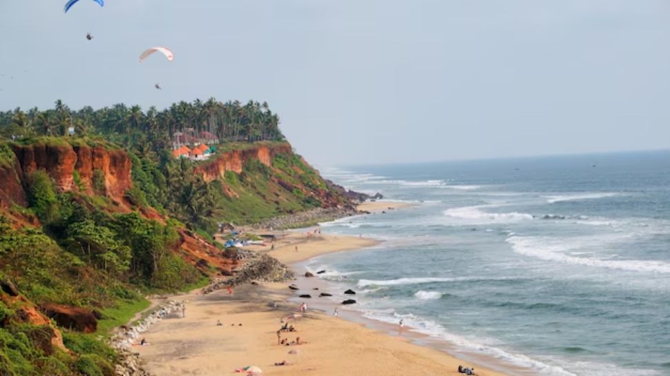 Varkala Beach, Kerala – Cliffs and Cloudy Horizons