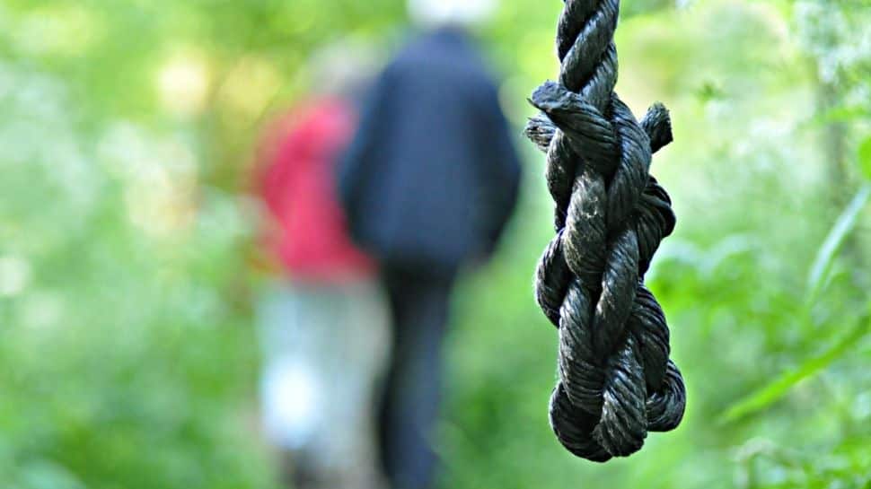 Bodies Of Couple Found Hanging From Tree In Jharkhand’s Giridih, Police Suspect Love Affair