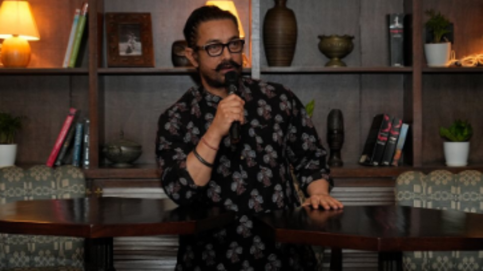Aamir Khan Receives Special Recognition Award From Exhibitors Across The Nation For Sitaare Zameen Par Aamir Khan Receives Special Recognition Award From Exhibitors Across The Nation For Sitaare Zameen Par