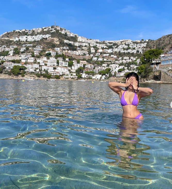Pashmina Roshan in a bikini Pashmina Roshan in a bikini
