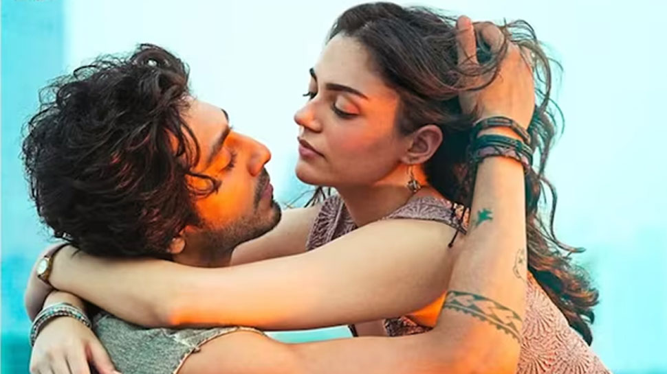 Saiyaara Trailer: Meet Ahaan Panday And Aneet Padda In Intense Love Story - Watch