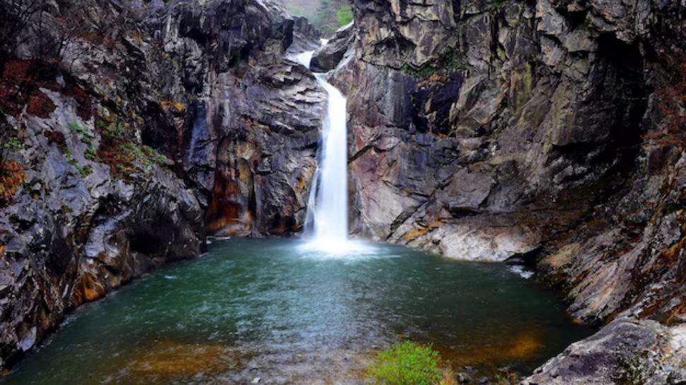 Bhagsu Waterfall – McLeod Ganj’s Iconic Natural Retreat