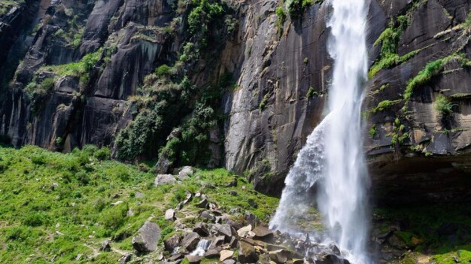 Jogini Waterfall – A Spiritual Escape Near Manali