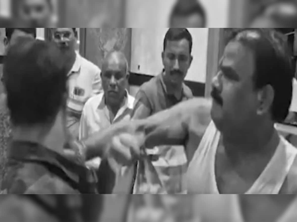 Shiv Sena MLA Sanjay Gaikwad Assaults Canteen Worker; Priyanka Chaturvedi Targets Maharashtra Govt