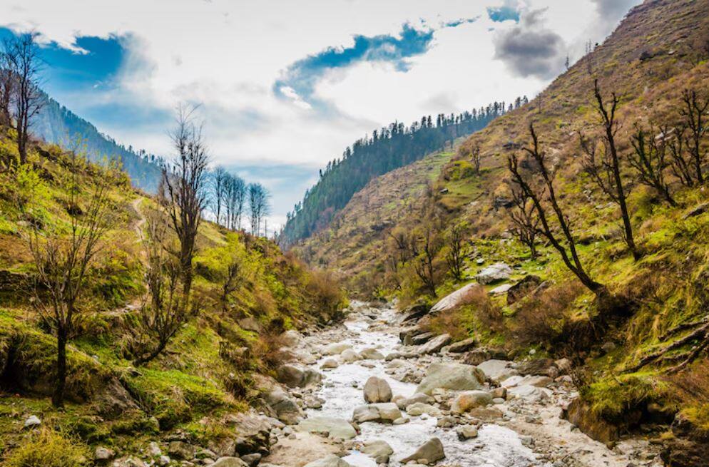 monsoon treks Himachal, peaceful hill retreats India, Himachal Pradesh travel blog, scenic road trip