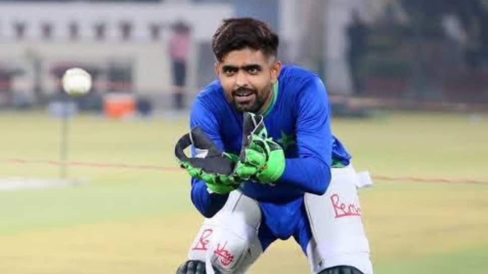 क्या बाबर आज़म T20I टीम में अपनी जगह वसूलने के लिए विकटकीपिंग शुरू करेंगे? पाक माइक हेसन कोच शेयर स्पष्टता