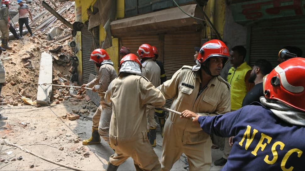 Delhi Metro Building Collapse: DMRC Announces Rs 5 Lakh Ex-Gratia After Fatality Near Azad Market Tunnelling Site
