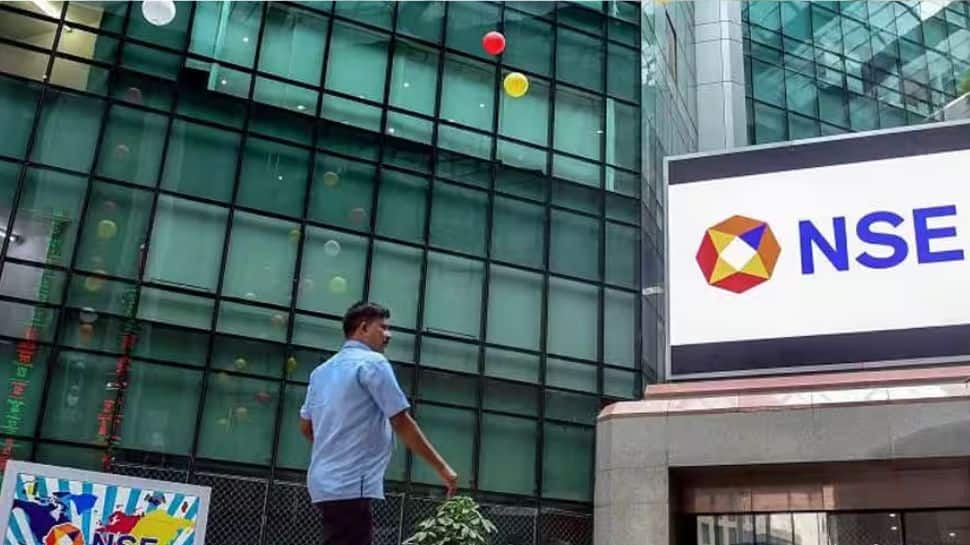 Indian Equities Down As Negative Sentiment Takes Over Dalal Street, Should You Worry?