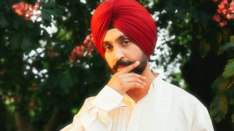 Diljit Dosanjh Smiles And Waves At Paparazzi During His 1st Public Appearance After ‘Sardaar Ji 3’ Row