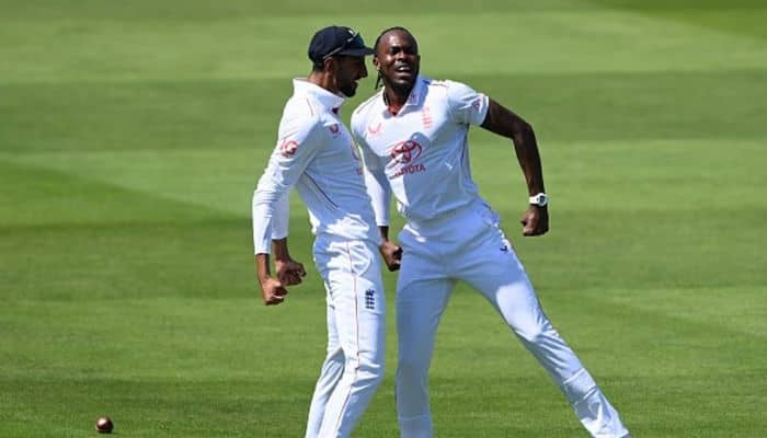 गेंदबाज स्टार के रूप में इंग्लैंड के लिए बड़े पैमाने पर झटका भारत के खिलाफ अंतिम दो परीक्षणों के बारे में बताया गया