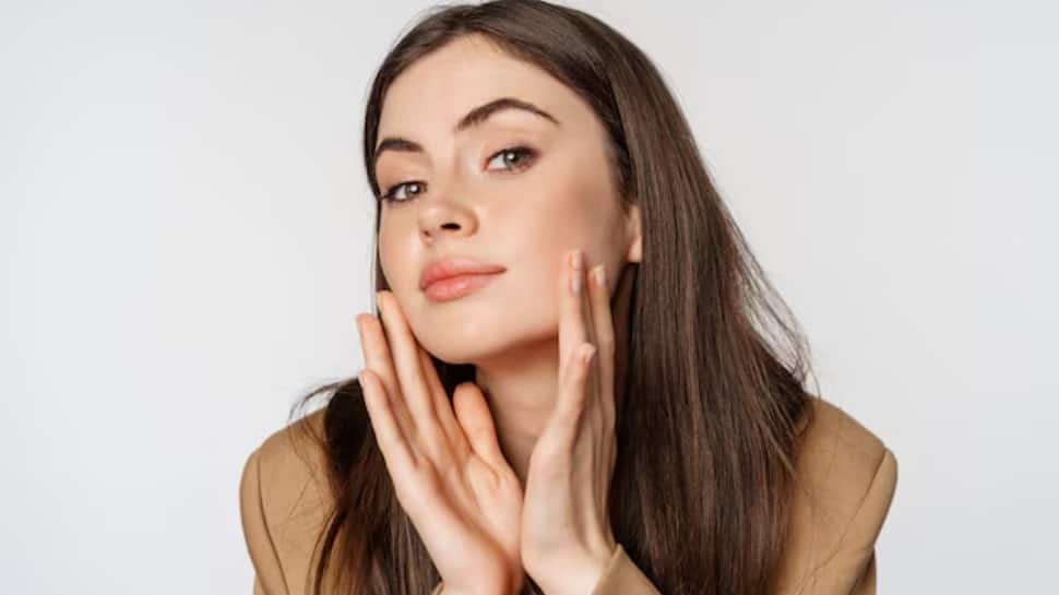 Say Goodbye To Makeup Meltdowns: 5 Long-Lasting Hacks To Stay Fresh In Monsoon 2025