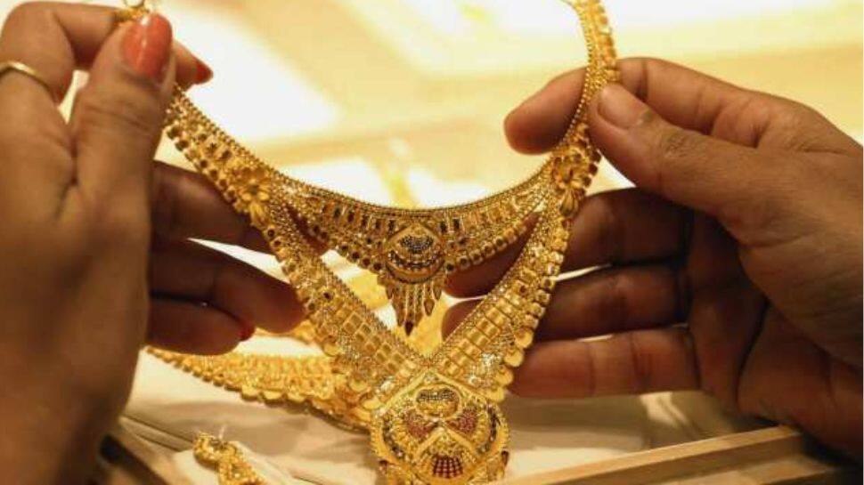 Gold Rises Over Rs 700 This Week, Silver Crosses Rs 1.12 Lakh Mark | Economy News  zeenews.india.com