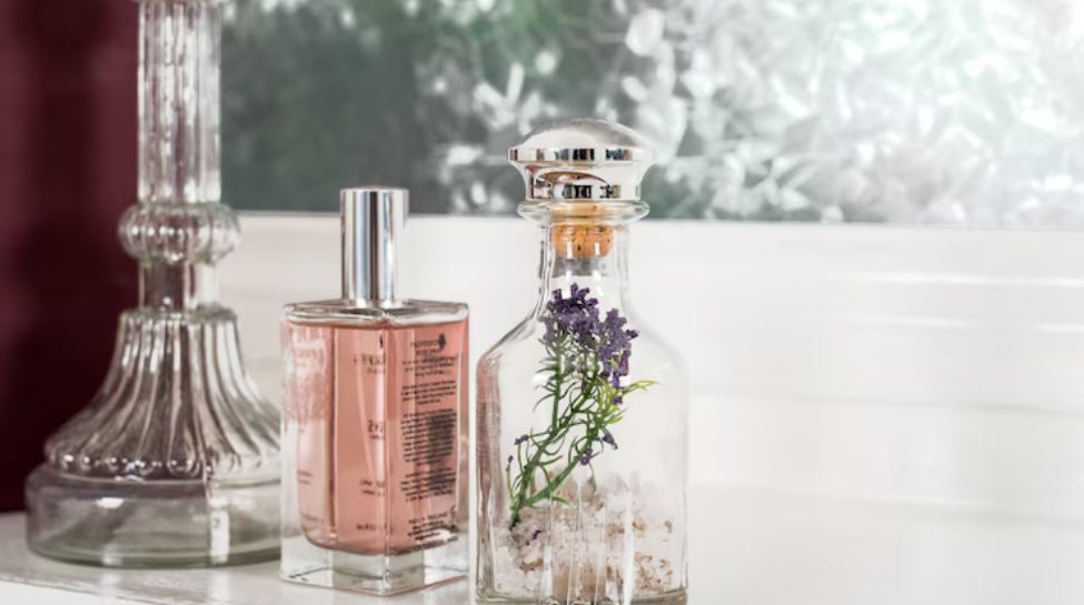 DKNY Golden Million Dollar Fragrance Bottle – USD 1 Million (Approx. INR 8.39 Crore)