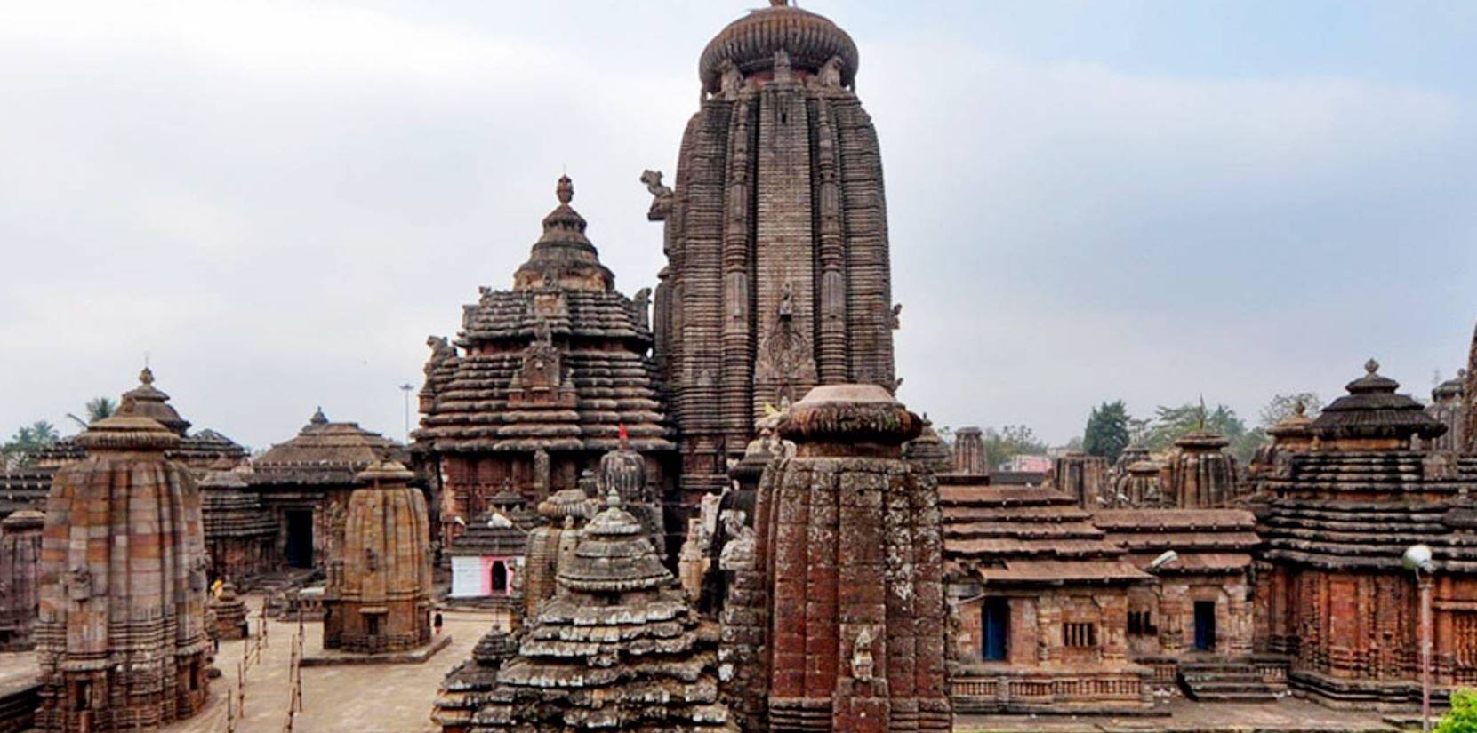 Lingaraj Temple, Bhubaneswar (Odisha) Sawan wishes 2025, Top Shiva Temples in India, Jyotirlinga Temples, Spiritual Places for Shivratri,