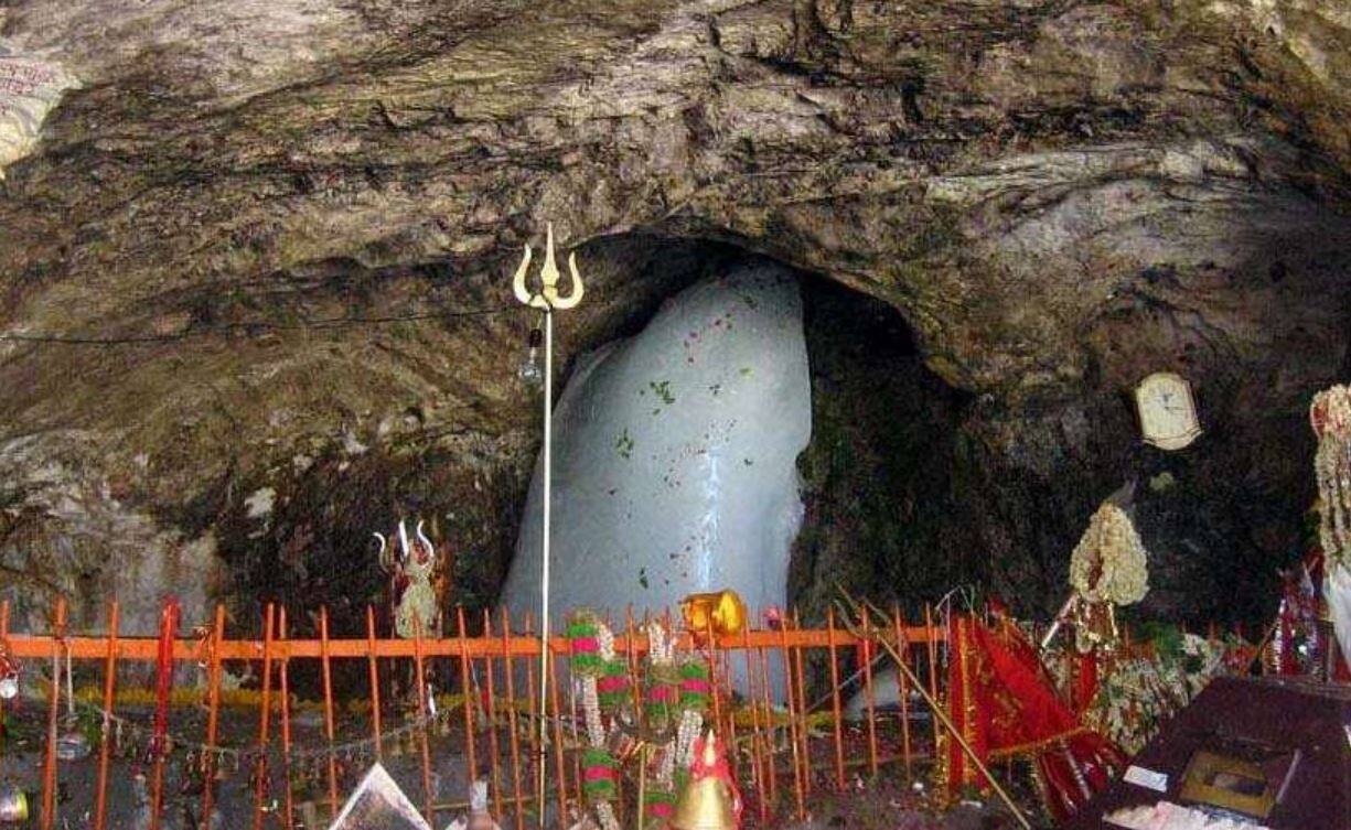 Amarnath Cave Temple, Jammu & Kashmir Famous Shiva Temples, Sawan Temple Tour, Mahadev Temples India, Shivratri Spiritual Destinations, Sh