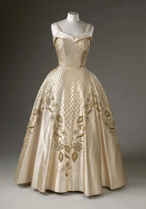 Queen Elizabeth II fashion, fashion, royal fashion, royal style exhibition 2026, Queen Elizabeth war