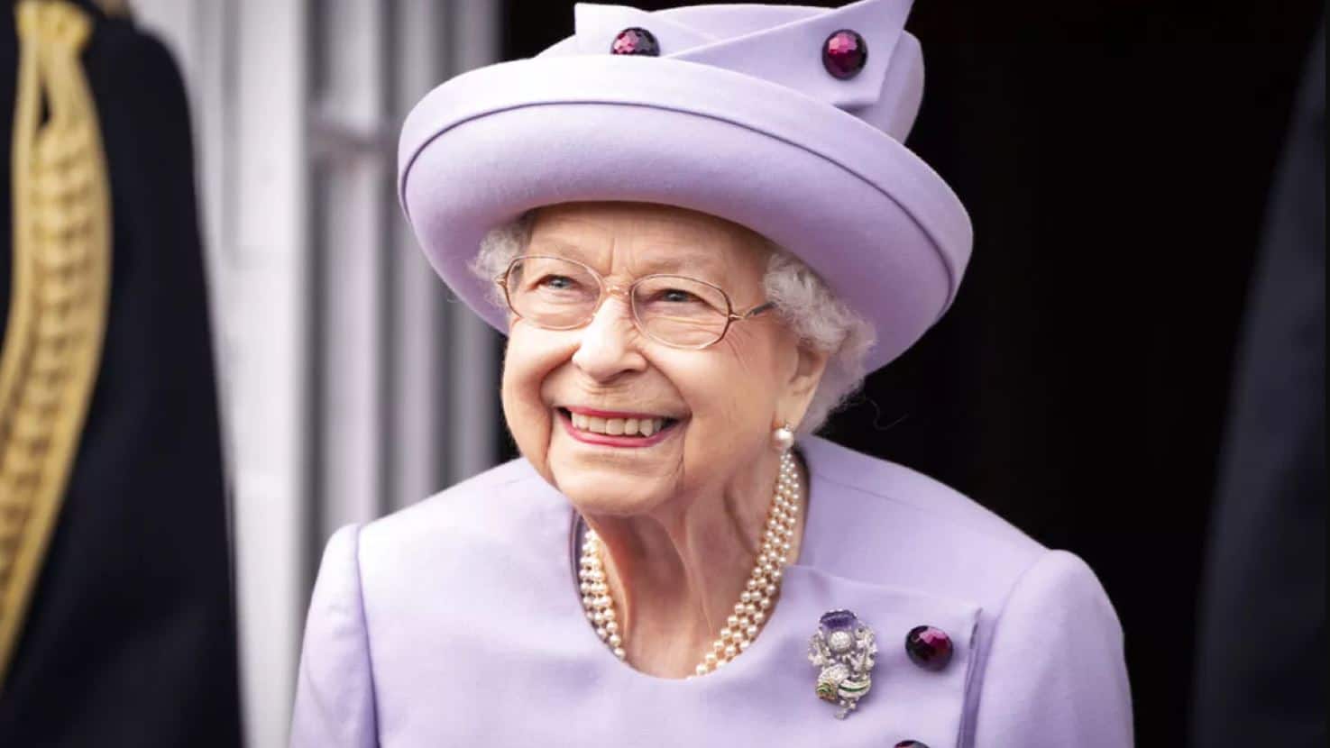 Diplomatic Ensembles with Hidden Meaning Queen Elizabeth wardrobe display, Buckingham Palace fashion show, Queen Elizabeth dresses, royal clo