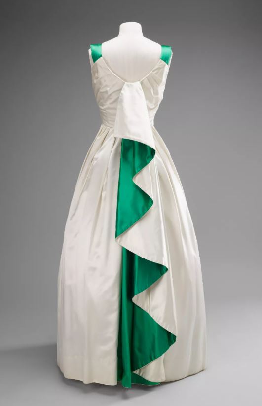 Queen Elizabeth II fashion, fashion, royal fashion, royal style exhibition 2026, Queen Elizabeth war