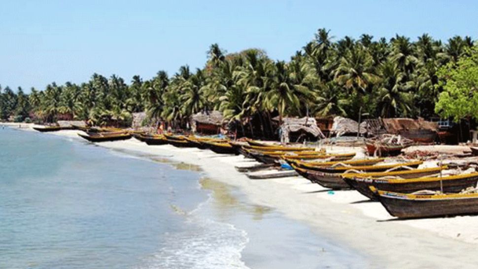 Tarkarli Beach, Maharashtra – Crystal Clear Waters and Coral Reefs
