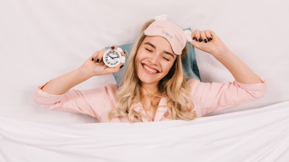 wake up early tips, how to become a morning person, morning routine hacks, early riser tricks
