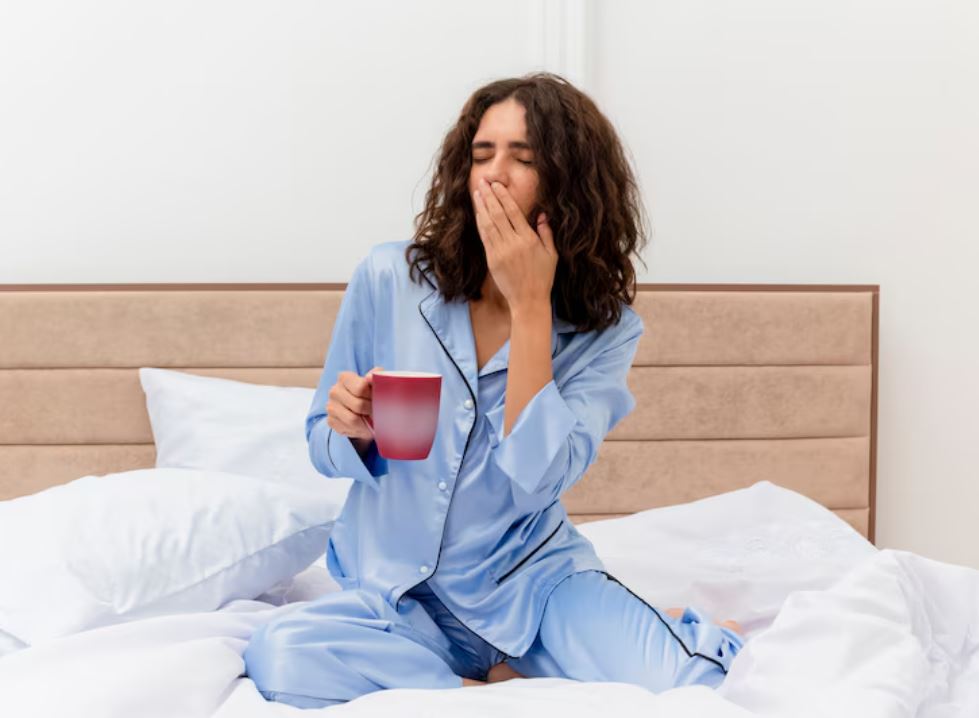 wake up early tips, how to become a morning person, morning routine hacks, early riser tricks