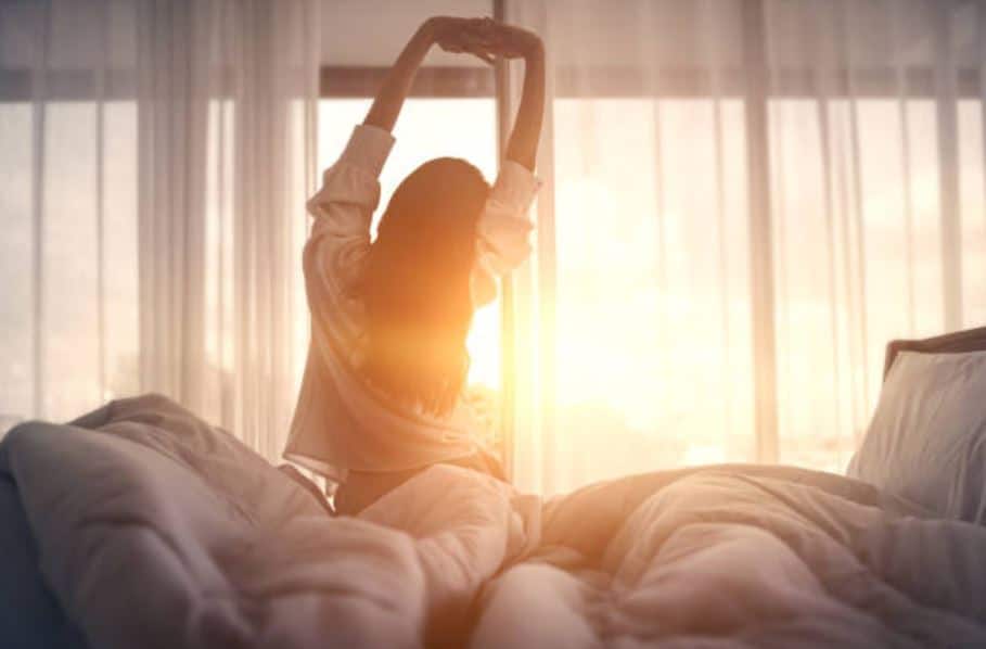 How to become a morning person wake up early tips, how to become a morning person, morning routine hacks, early riser tricks