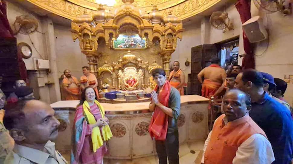 New Daddy Sidharth Malhotra Seeks Blessings At Siddhivinayak Temple Along With His Mother After Welcoming Newborn Baby Girl!