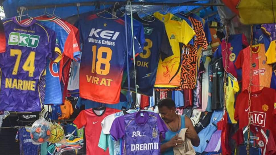 IPL 2025: सुरक्षा गार्ड ने BCCI कार्यालय के 261 IPL 2025 जर्सी को चुरा लिया, गिरफ्तार