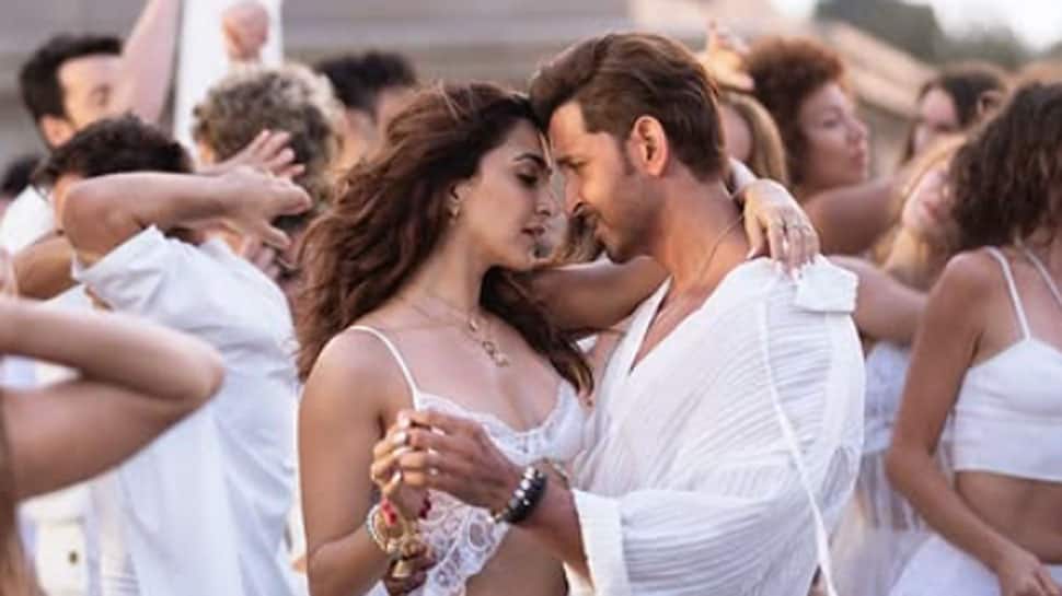 War 2: Hrithik Roshan, Kiara Advani's Sizzling First Still From 'Aavan Jaavan' Song