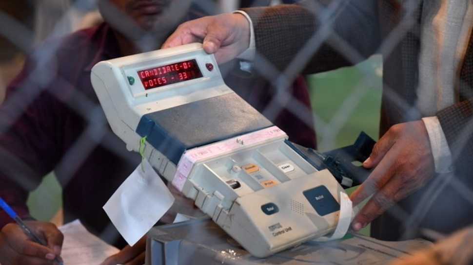 ECI Says Maharashtra Poll EVMs Cross-Checked In Presence Of Losing Candidates; VVPAT Found... ECI Says Maharashtra Poll EVMs Cross-Checked In Presence Of Losing Candidates; VVPAT Found...