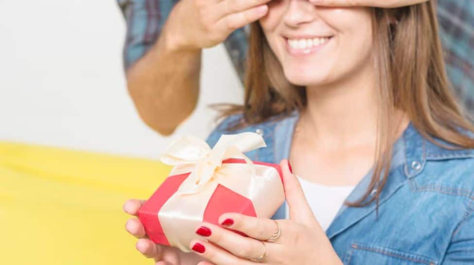 Last Minute Gifting Guide For Your Girlfriend This Girlfriend's Day