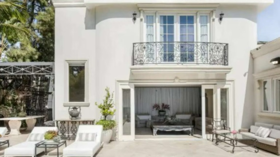 A Sprawling Global Real Estate Empire