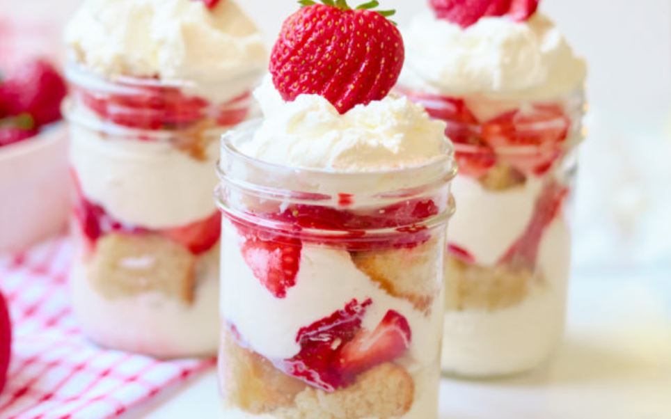 Friendship Day 2025 desserts, easy cake recipes for Friendship Day, best desserts to surprise friend
