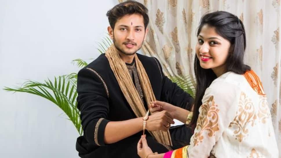 15 Adorable Sibling Photo Poses You Need To Try This Raksha Bandhan 2025 - Your Instagram Will Thank You