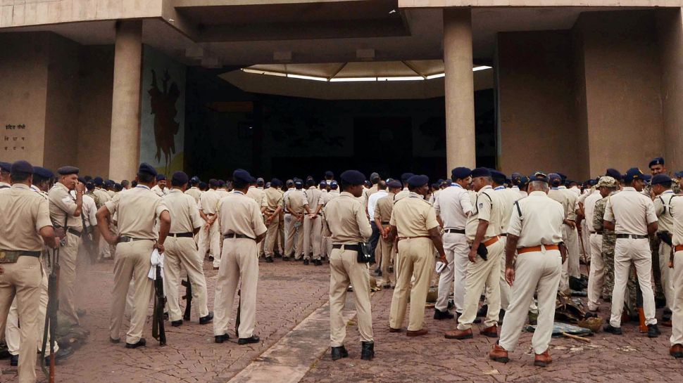 人妻監禁レイプamateur japanese public pussy 35 歳 の セックス.