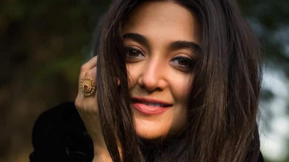 Monali Thakur Reveals Story Behind New Song ‘Ek Baar Phir’: ‘It Follows My Journey’