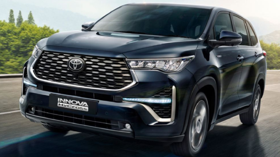 Toyota Innova Hycross - Engine And Mileage