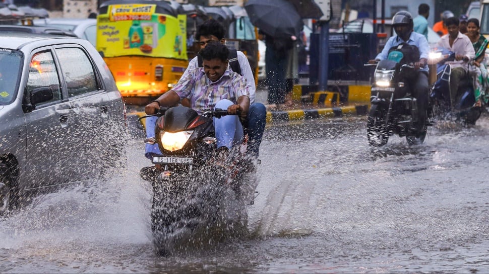 Hyderabad Under Water: Massive Rains Trigger Gridlock, Flood Alert, Reservoir Gate Lifted