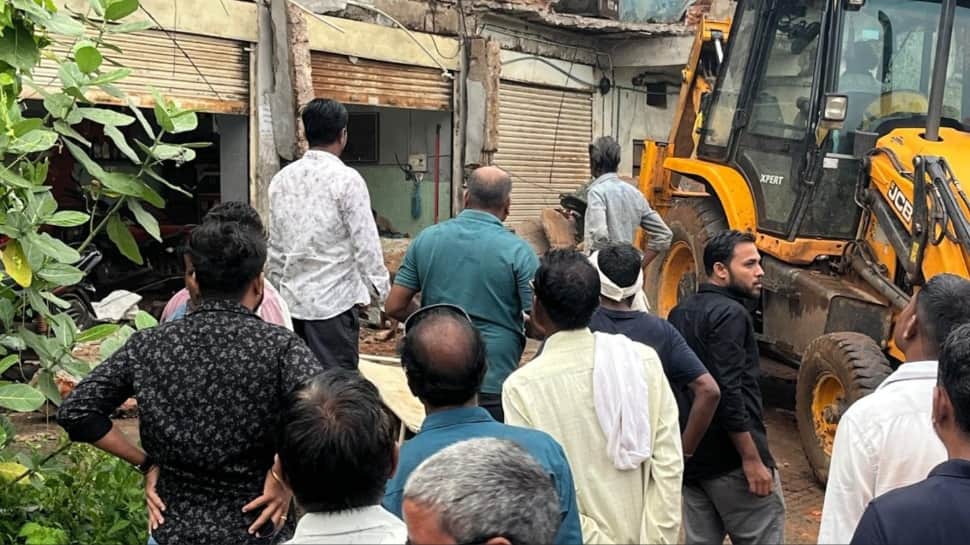 Maharashtra: 3 Dead, 3 Critically Injured As 2-Wheeler Showroom Building Collapses In Gadchiroli