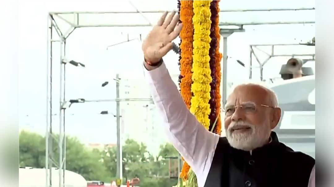 PM Modi Inaugurates Bengaluru’s Yellow Line Metro, Vande Bharat | CHECK Significance