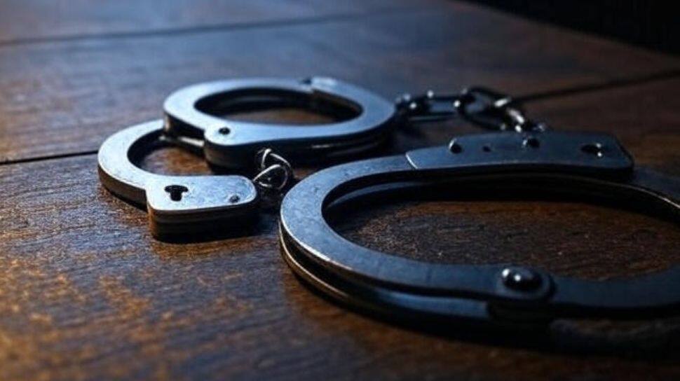 Mother-Daughter Thief Duo Arrested In Delhi, Stolen Gold And Silver Recovered In Molten Form