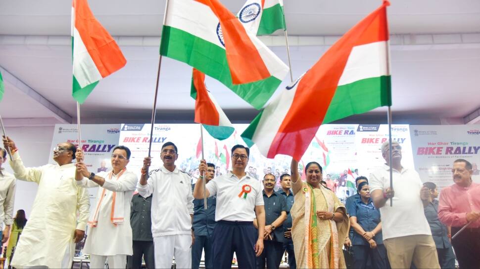 Delhi CM Rekha Gupta, Along With Others, Hoists Tricolour On The Occasion Of 79th Independence Day