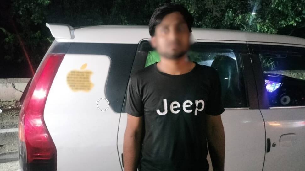 Couple With Child Pleads To Get Off As Noida Cab Driver Speeds To Escape Police; Detained After Video Goes Viral