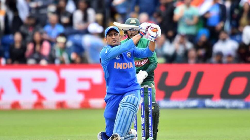 MS Dhoni: 690 Runs (24 Matches)