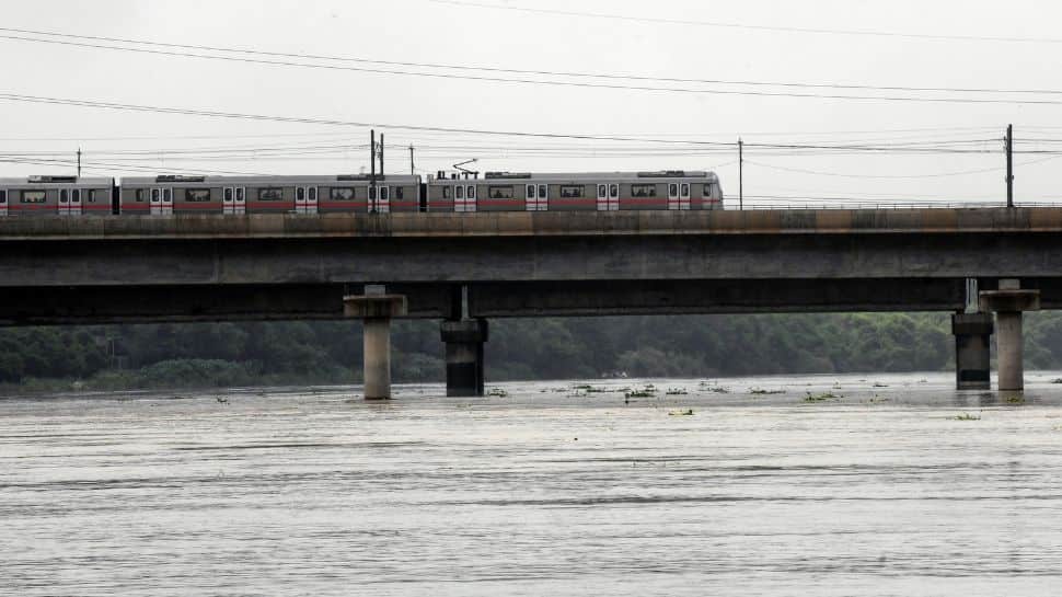 Yamuna Swells: Haryana & Delhi On Flood Alert; Is Your Area Ready For 1.78 Lakh Cusecs? WATCH VIDEO