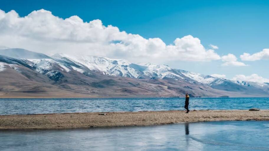 Bollywood Film Crew Suffers Mass Food Poisoning In Leh, 100 ...