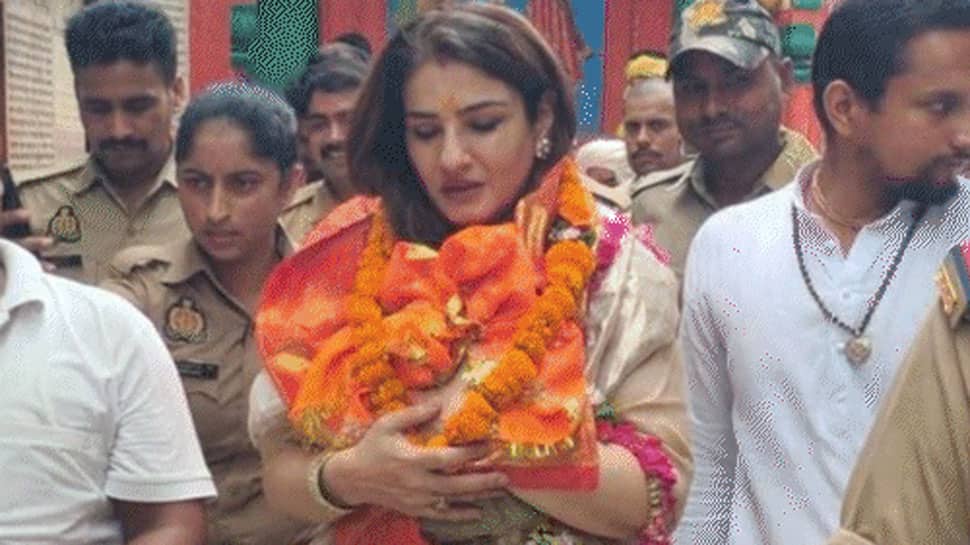 Raveena Tandon Offers Prayers At Ram Temple And Hanuman Garhi Temple In Ayodhya